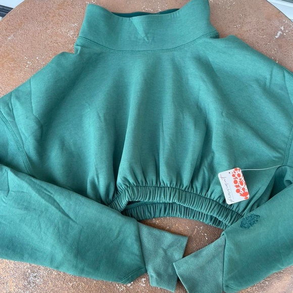 NWT Free people movement green cropped long sleeve sweatshirt sz s - Picture 2 of 5
